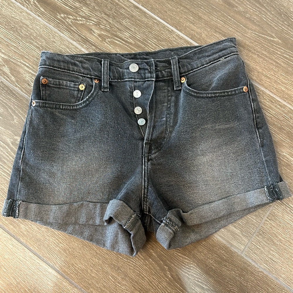 Women’s Levi’s high waisted black faded shorts - size 27